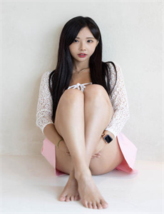 《白嫩哺乳期人妻老师》